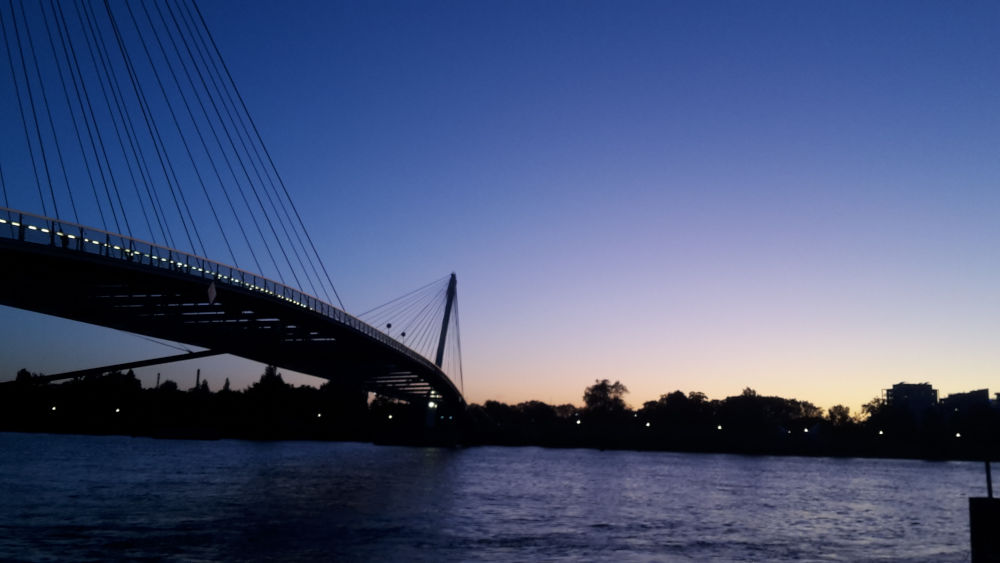 Fußgängerbrücke über den Rhein